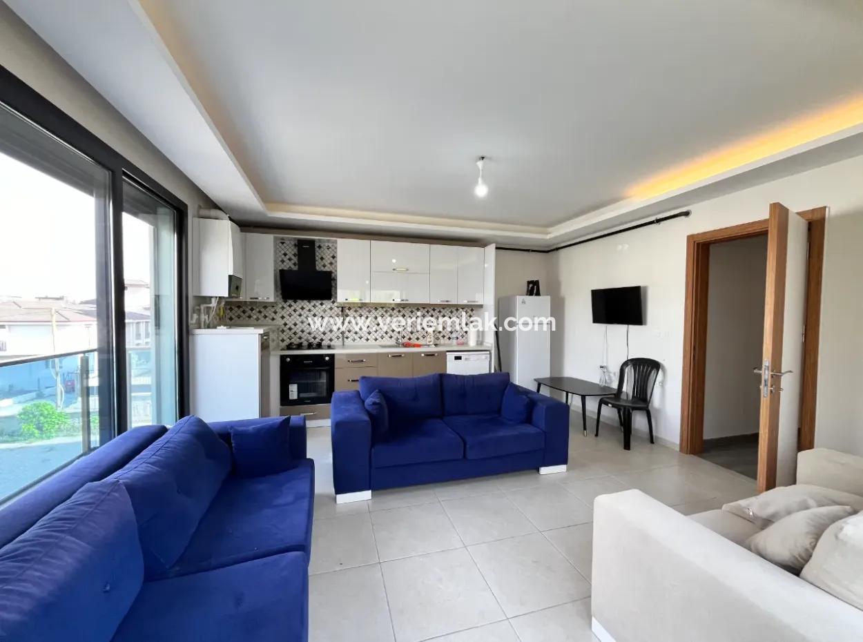 Seferihisar Camikebir Mahallesi'nde Site İçerisinde, Geniş Kullanımlı Satılık Daire
