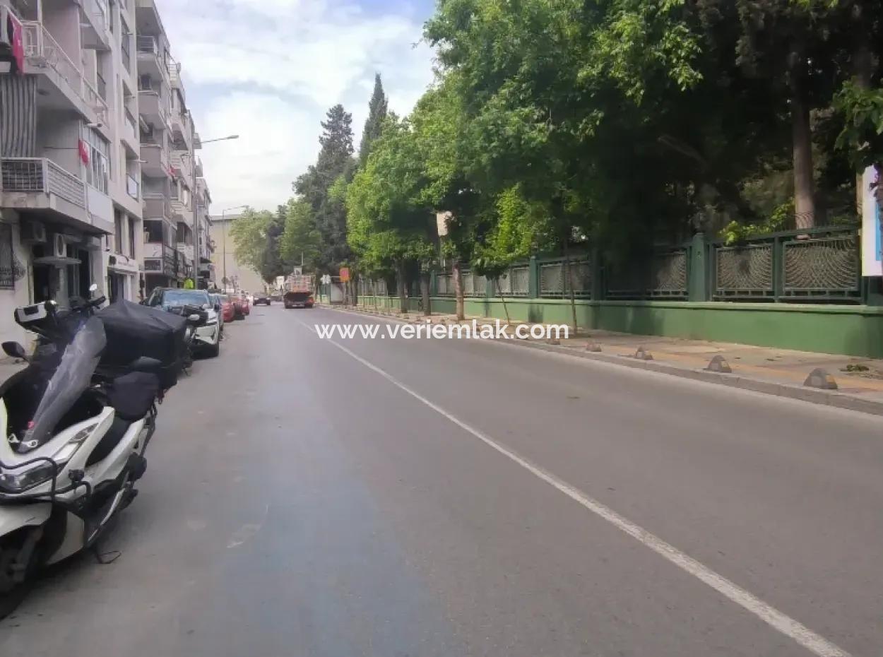 Alsancak Fuar Caddesinde,1.Kat Asansörlü  Yeni Boyalı 2+1 Kiralık Daire!