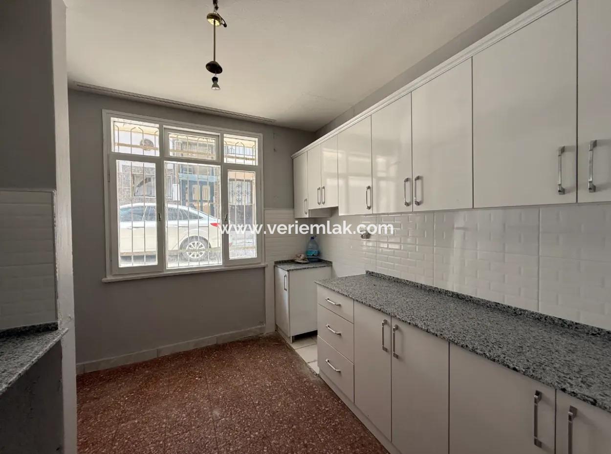 Karabağlar Sarıyer Mahallesinde Geniş Ve Kullanışlı 3+1 Satılık Daire