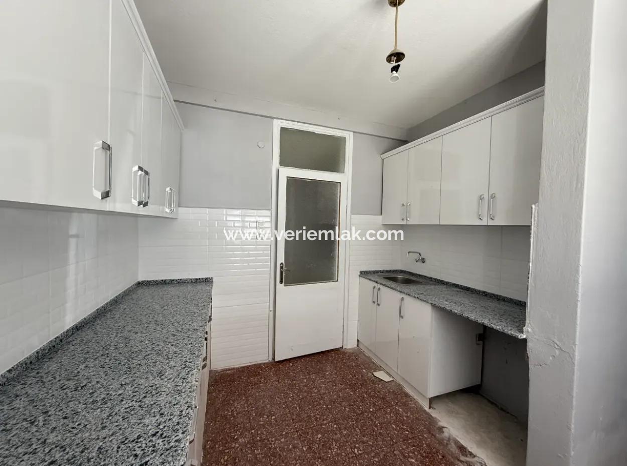 Karabağlar Sarıyer Mahallesinde Geniş Ve Kullanışlı 3+1 Satılık Daire