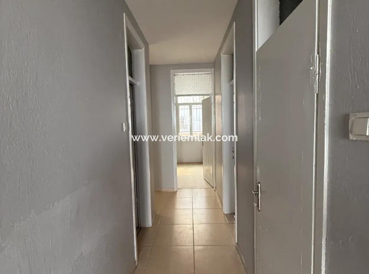 Karabağlar Sarıyer Mahallesinde Geniş Ve Kullanışlı 3+1 Satılık Daire