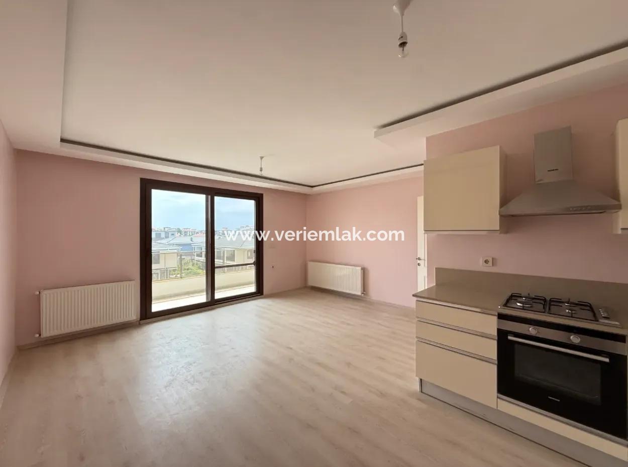 Seferihisar Tapu Dairesi Üzerinde, Ana Cadde Üzeri Kiralık Ofis – Kaçırılmayacak Lokasyon!