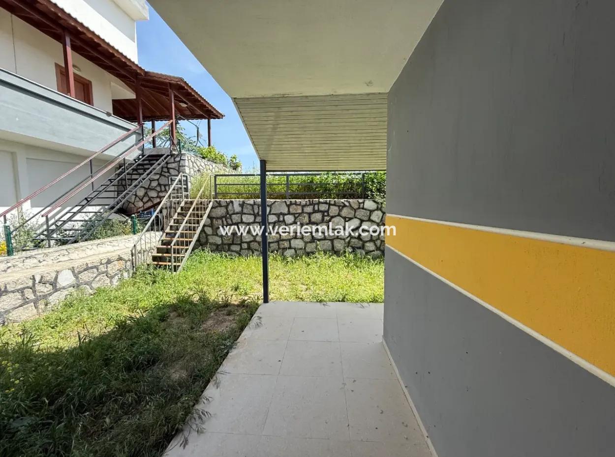 Seferihisar Akarca’da Denize Yürüme Mesafesinde, Geniş Bahçeli, Deniz Manzaralı Lüks Villa!