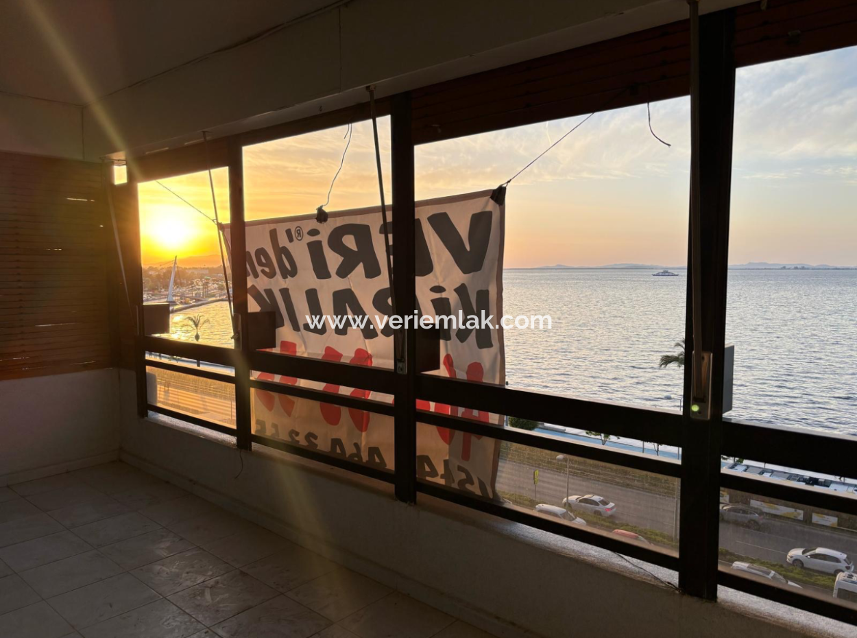 Mithatpaşa   Göztepede   4+1  220M2  7.Kat Kiralık Yalı Dairesi