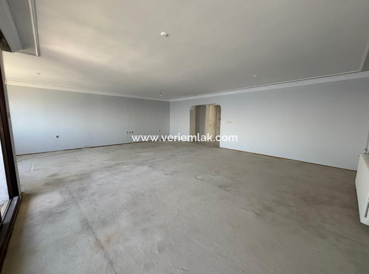 Mithatpaşa   Göztepede   4+1  220M2  7.Kat Kiralık Yalı Dairesi