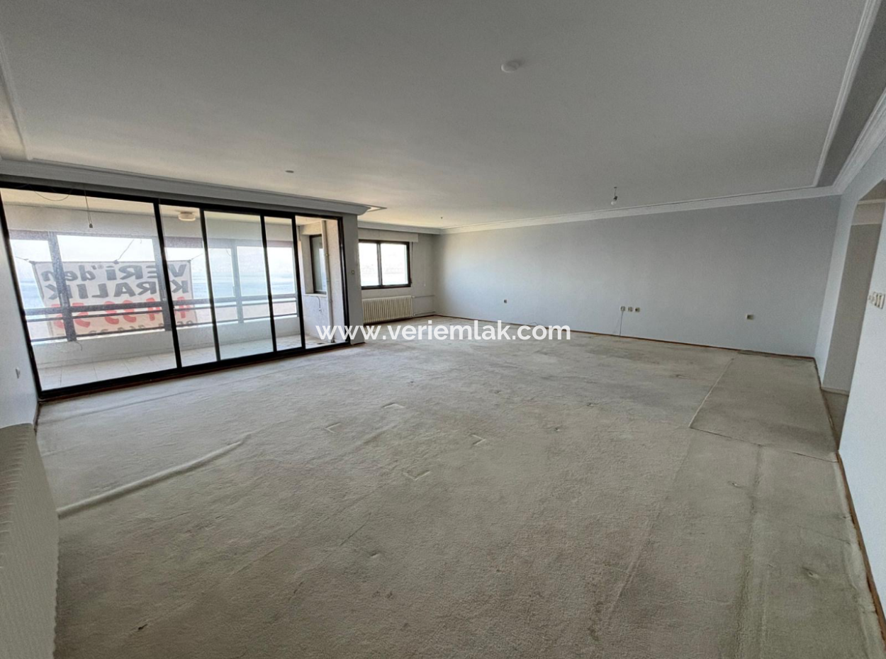 Mithatpaşa   Göztepede   4+1  220M2  7.Kat Kiralık Yalı Dairesi