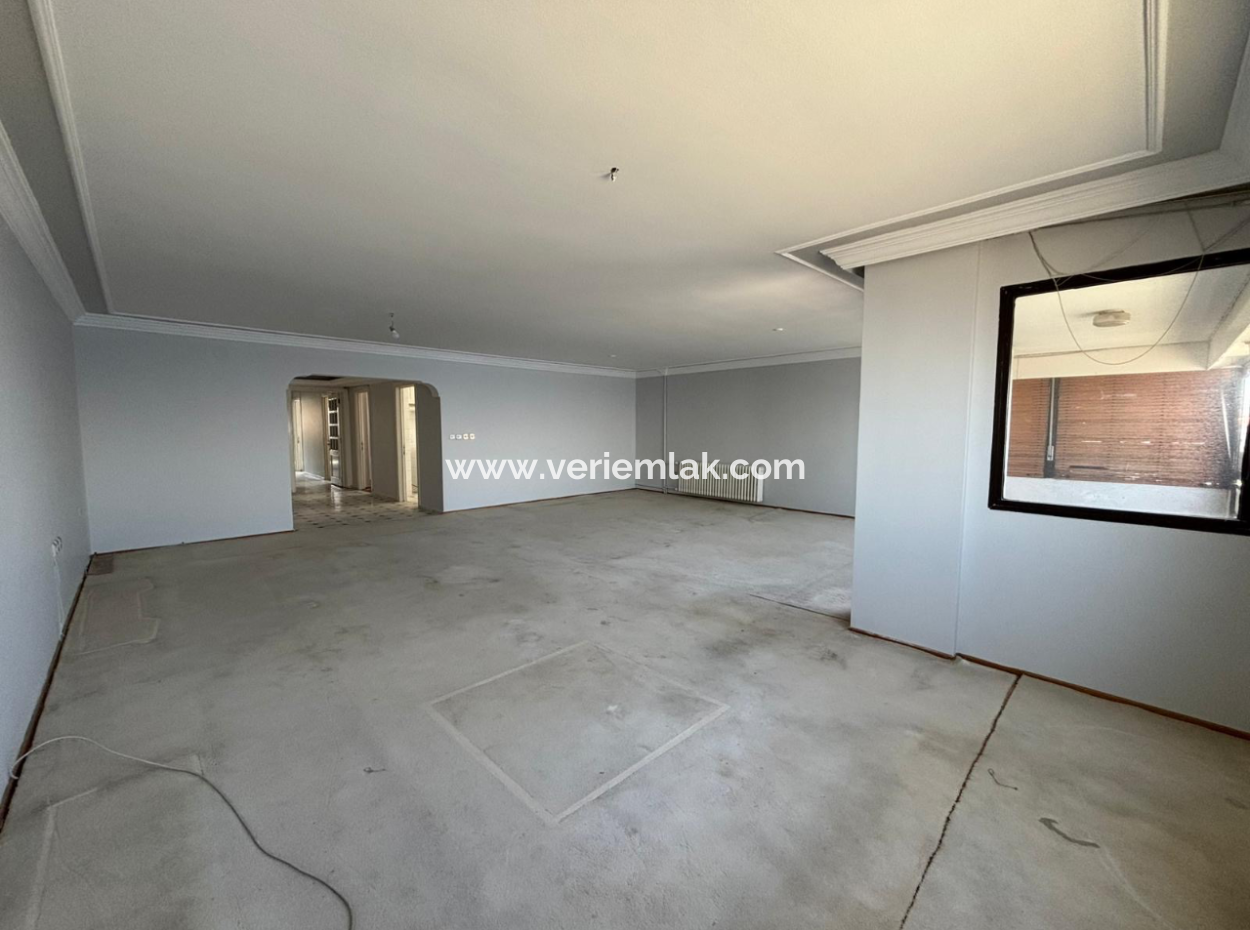 Mithatpaşa   Göztepede   4+1  220M2  7.Kat Kiralık Yalı Dairesi