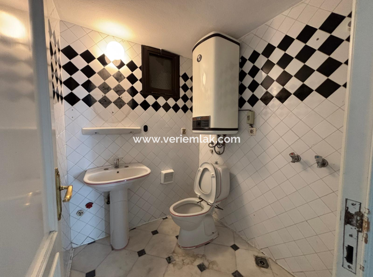 Mithatpaşa   Göztepede   4+1  220M2  7.Kat Kiralık Yalı Dairesi