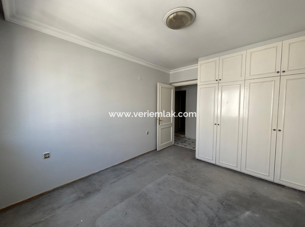 Mithatpaşa   Göztepede   4+1  220M2  7.Kat Kiralık Yalı Dairesi