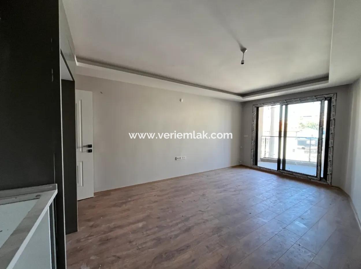 Seferihisar Çolakibrahimbey Mahallesi'nde, Yeni Binada Sıfır 3+1 Daire