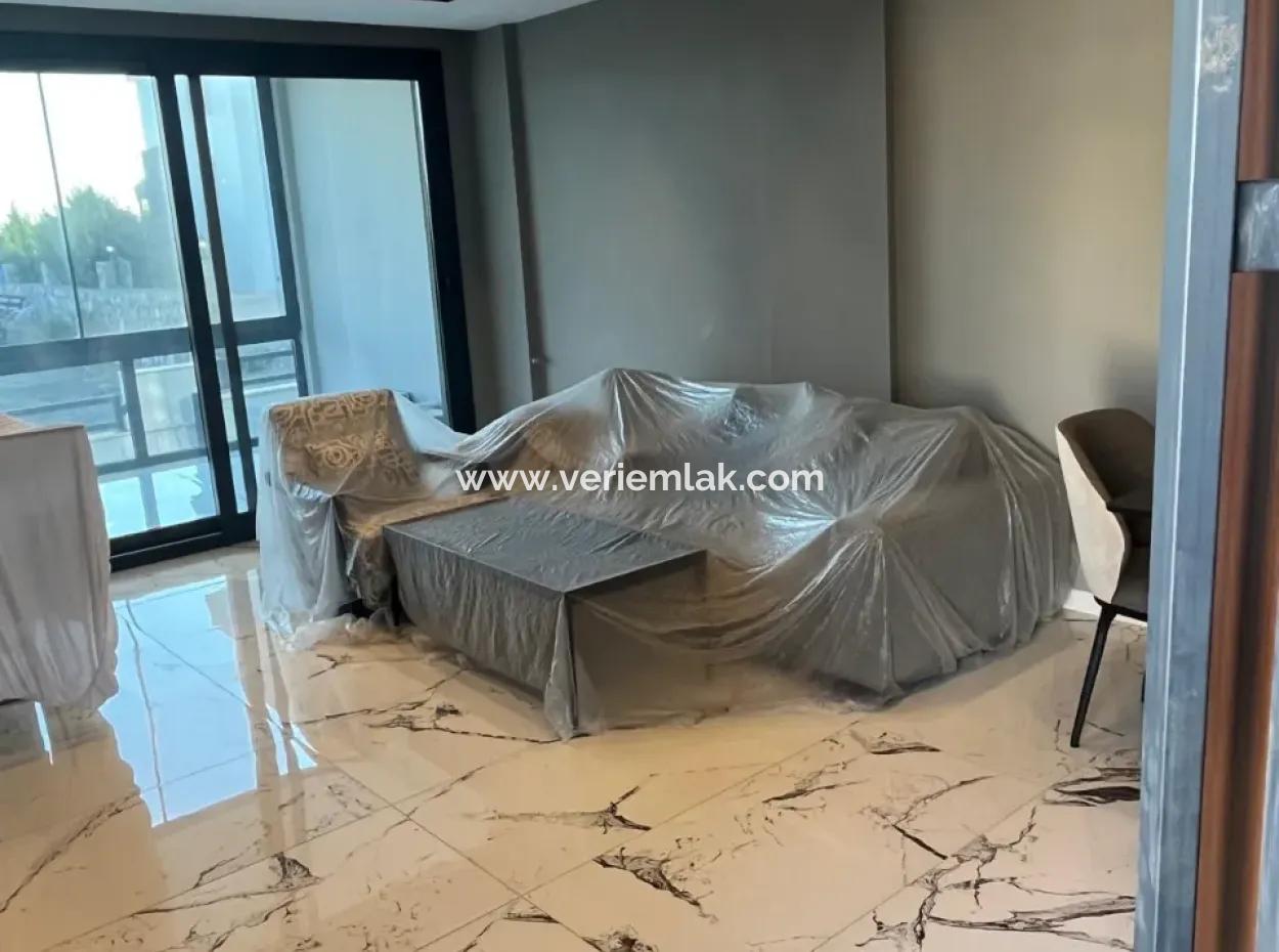 Seferihisar Akarca’da Deniz Ve Doğa Manzaralı Satılık Dubleks Villa