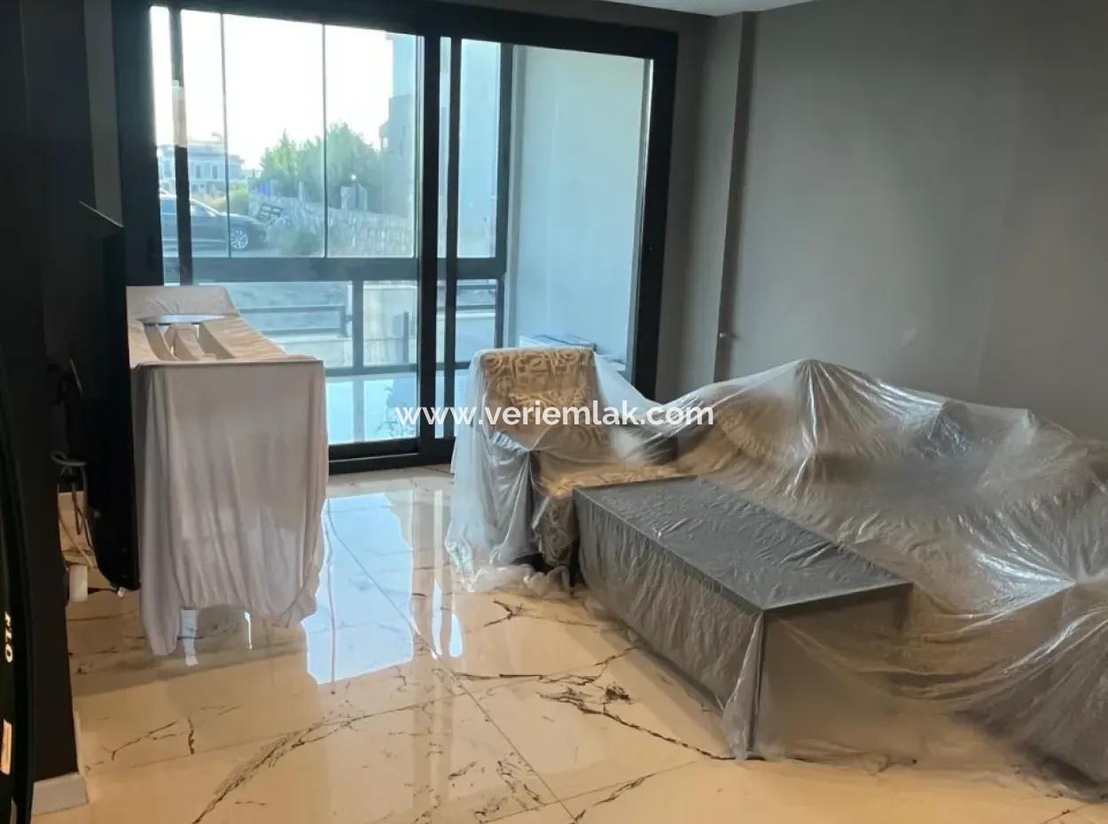 Seferihisar Akarca’da Deniz Ve Doğa Manzaralı Satılık Dubleks Villa