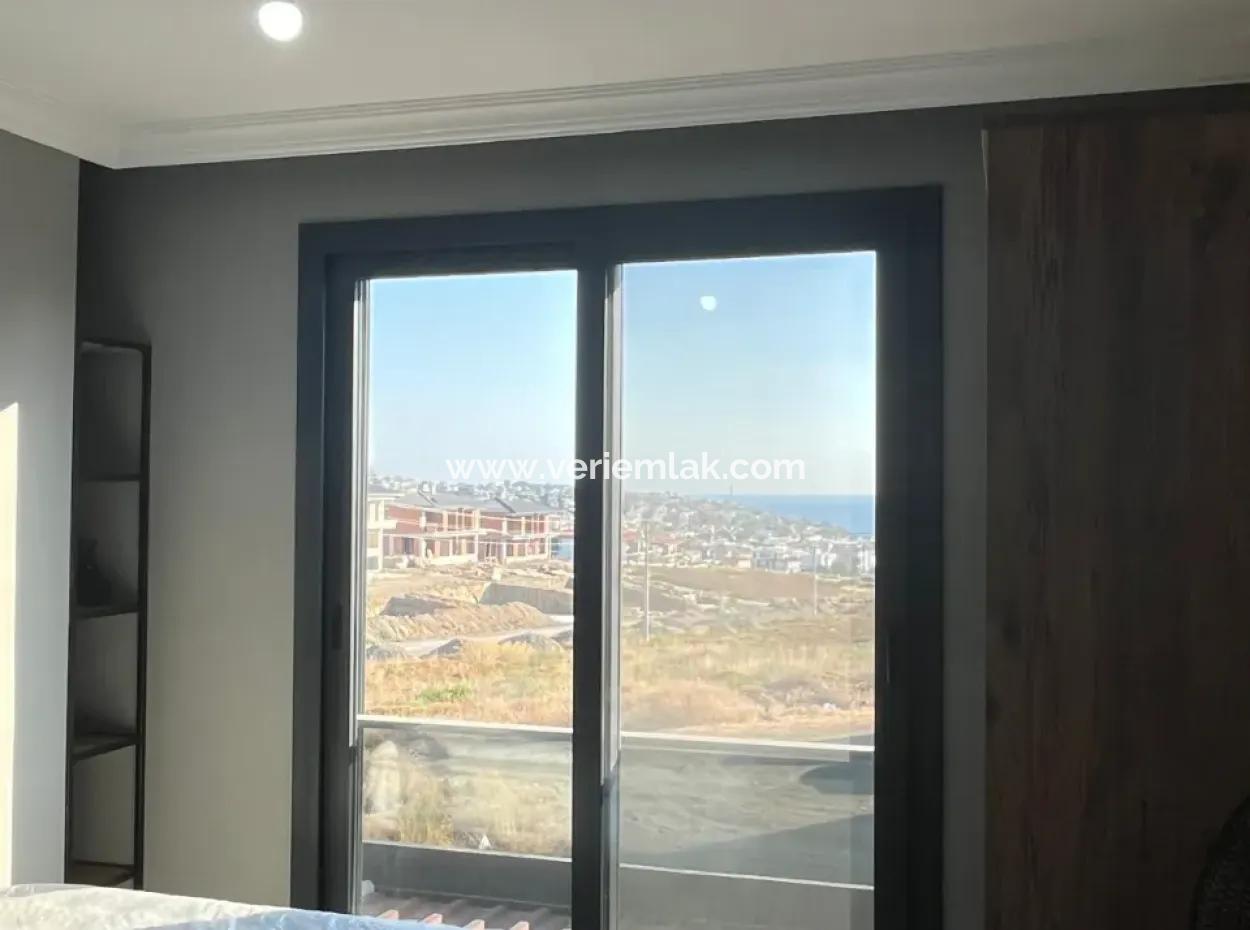 Seferihisar Akarca’da Deniz Ve Doğa Manzaralı Satılık Dubleks Villa