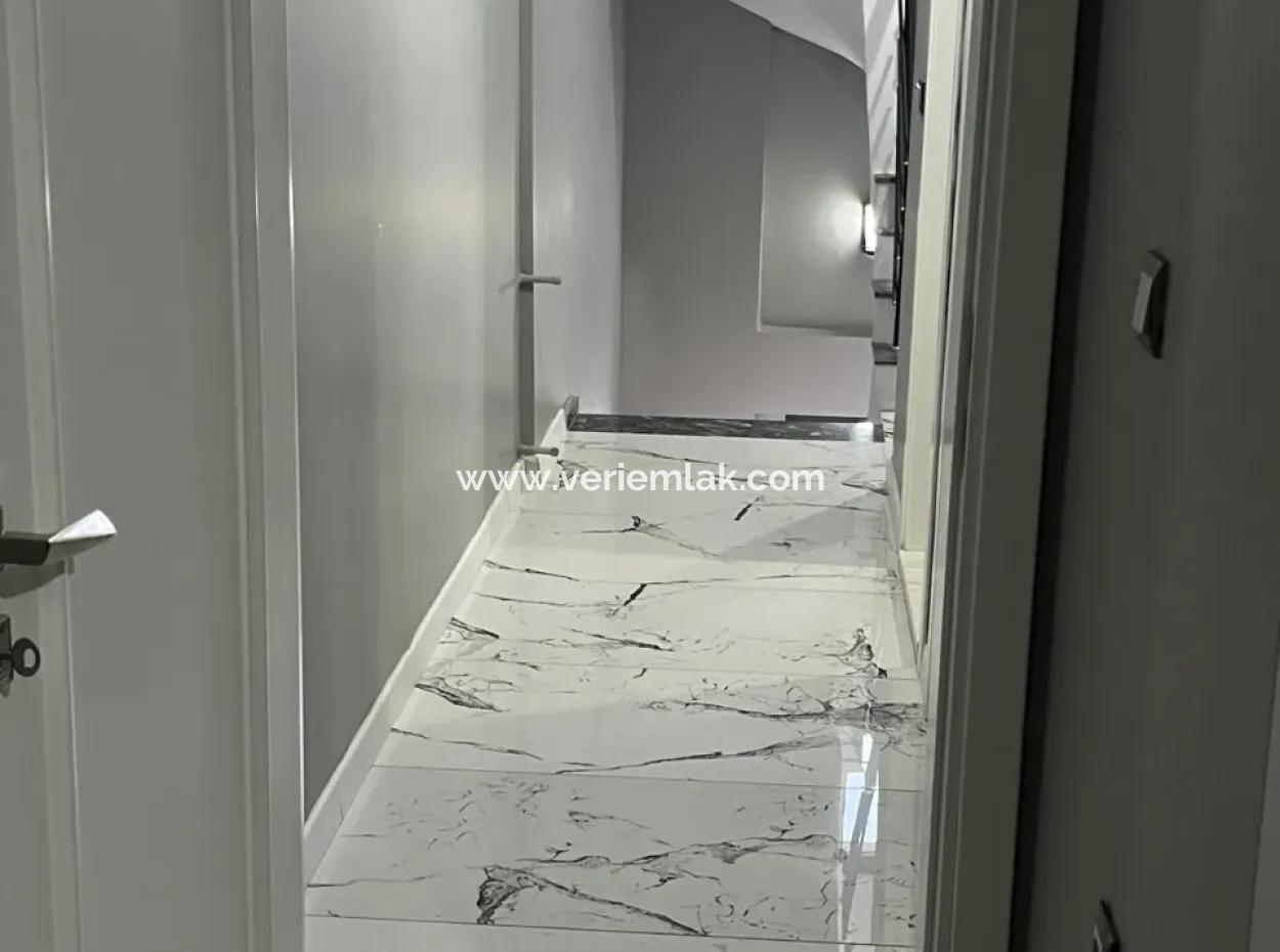 Seferihisar Akarca’da Deniz Ve Doğa Manzaralı Satılık Dubleks Villa