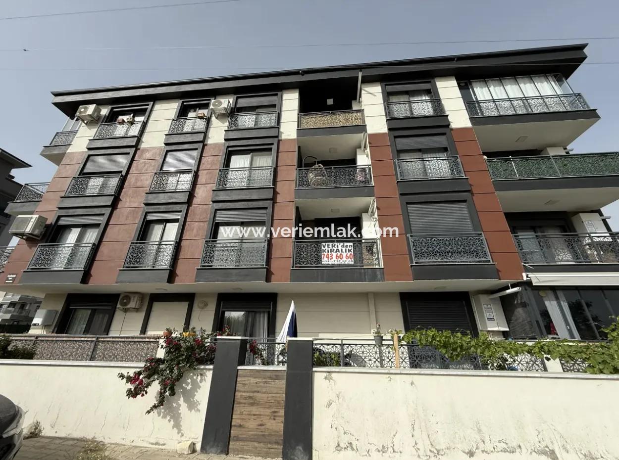 Seferihisar Camikebir Mahallesi Gözsüzler Caddesi Üzerinde Kiralık Geniş Ve Kullanışlı 2+1 Daire