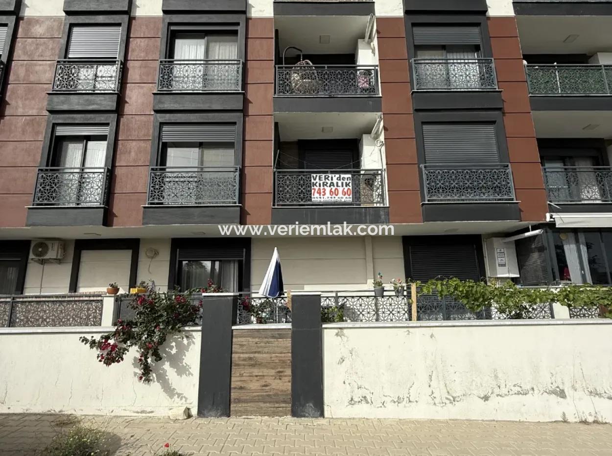 Seferihisar Camikebir Mahallesi Gözsüzler Caddesi Üzerinde Kiralık Geniş Ve Kullanışlı 2+1 Daire