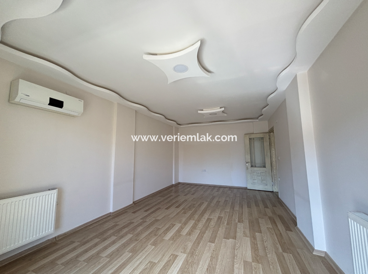 Seferihisar Camikebir Mahallesinde Doğalgazlı Satılık 3+1 Daire