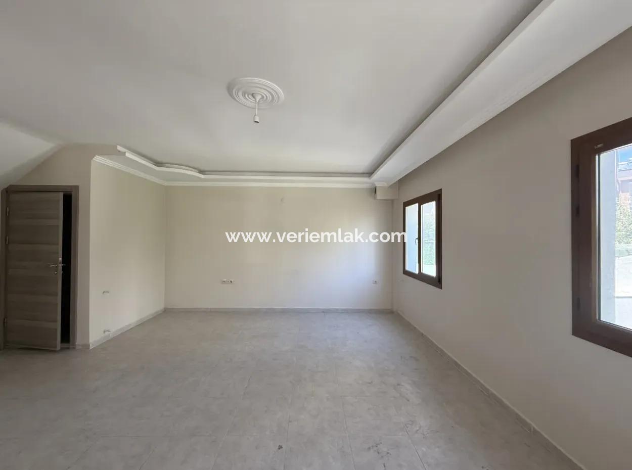 Sığacık’ta Merkezde, Bahçeli, Sıfır 3+1 Dubleks Daire – Kaçırılmayacak Fırsat!