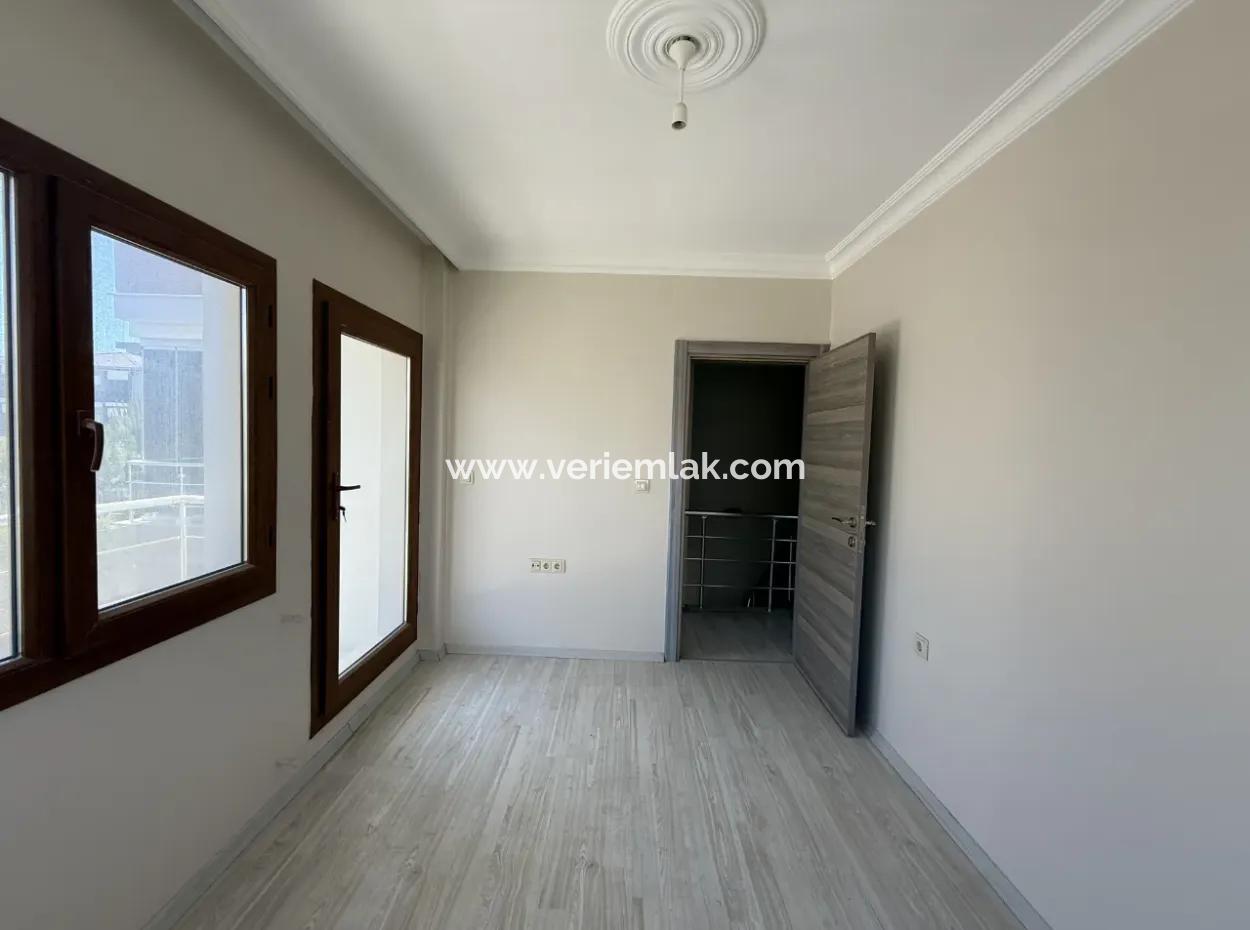 Sığacık’ta Merkezde, Bahçeli, Sıfır 3+1 Dubleks Daire – Kaçırılmayacak Fırsat!