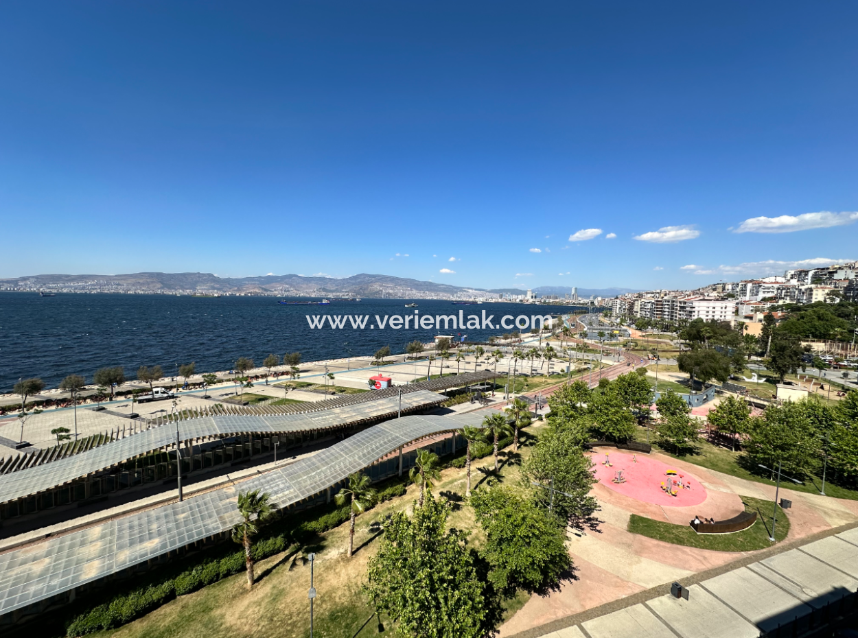 Küçükyalıda Otoparklı Ful Eşyalı Yalı Dairesi