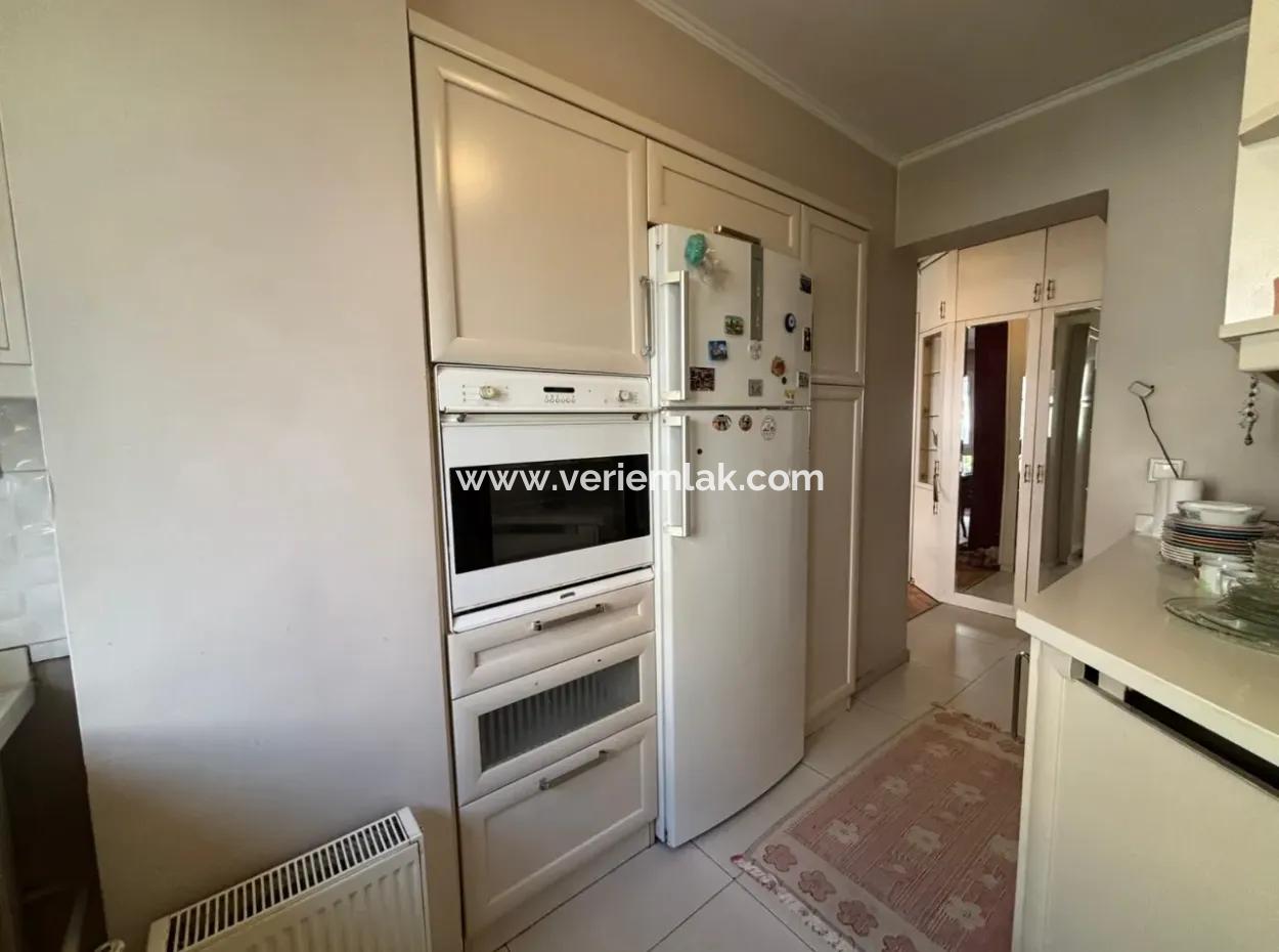 Alsancak Kültür Mahallesi Gül Sokakta 3+1 Köşe Boş Satılık Daire