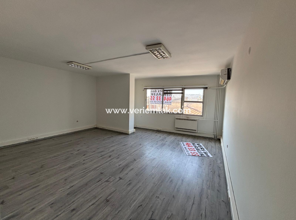 Alsancak Kıbrıs Şehitleri Caddesi Üzerinde Yangın Merdivenli 4 Oda 1 Salon 160 M2 Çift Asansörlü İşyeri Büro  Ofis