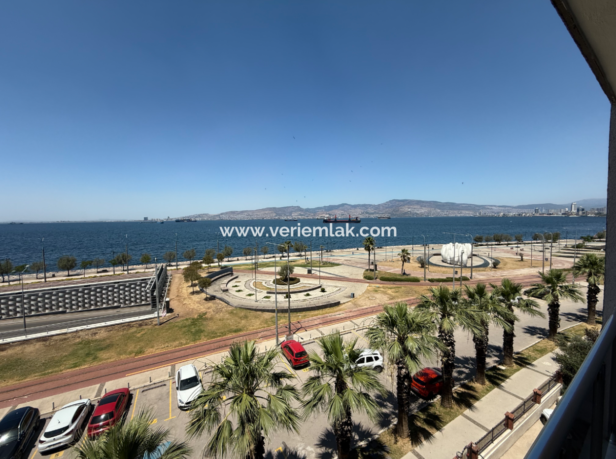 Küçükyalı Karantina Meydanında 3+1+Kiler 150 M2 Arakat Yalı Dairesi