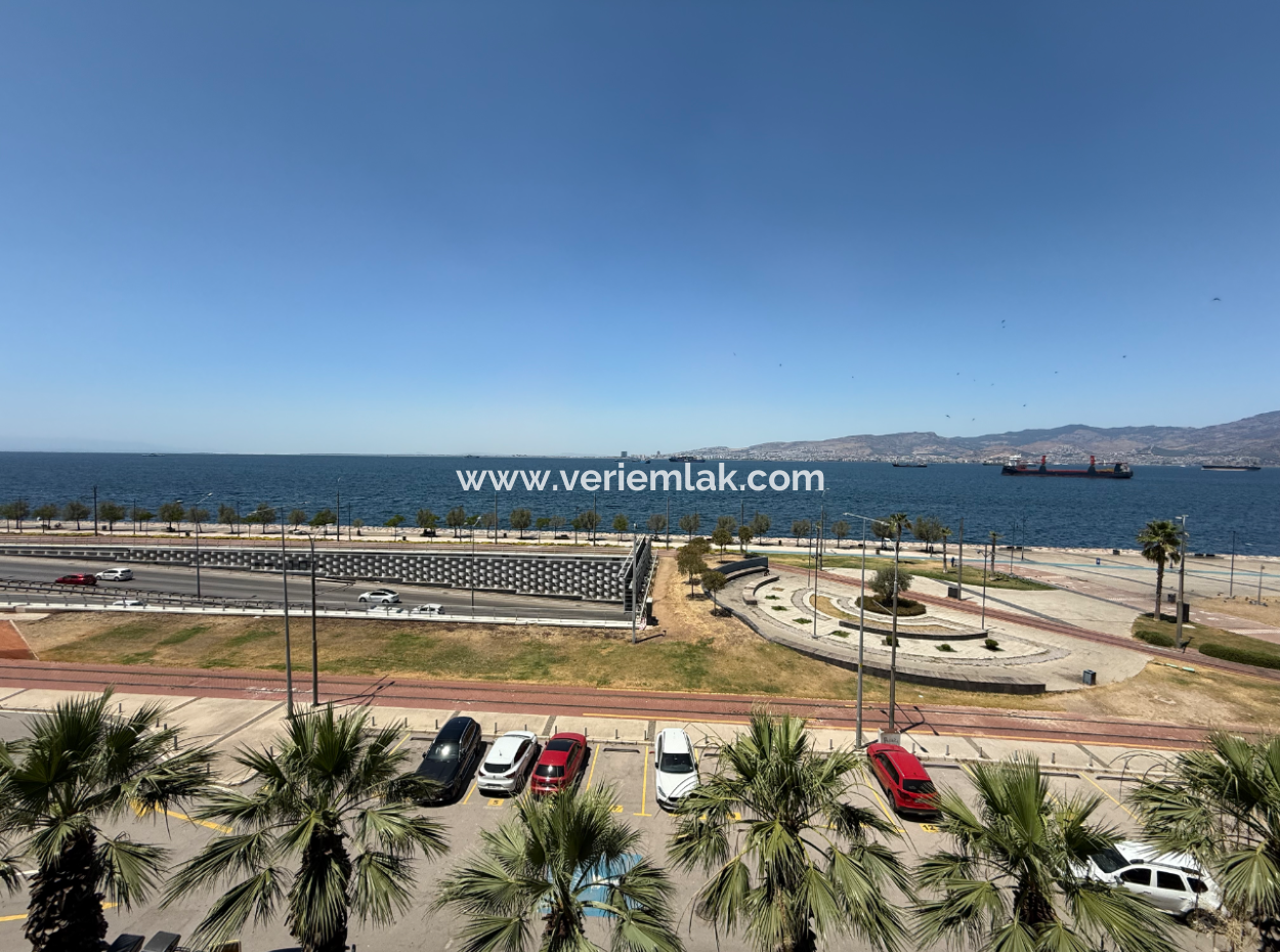 Küçükyalı Karantina Meydanında 3+1+Kiler 150 M2 Arakat Yalı Dairesi