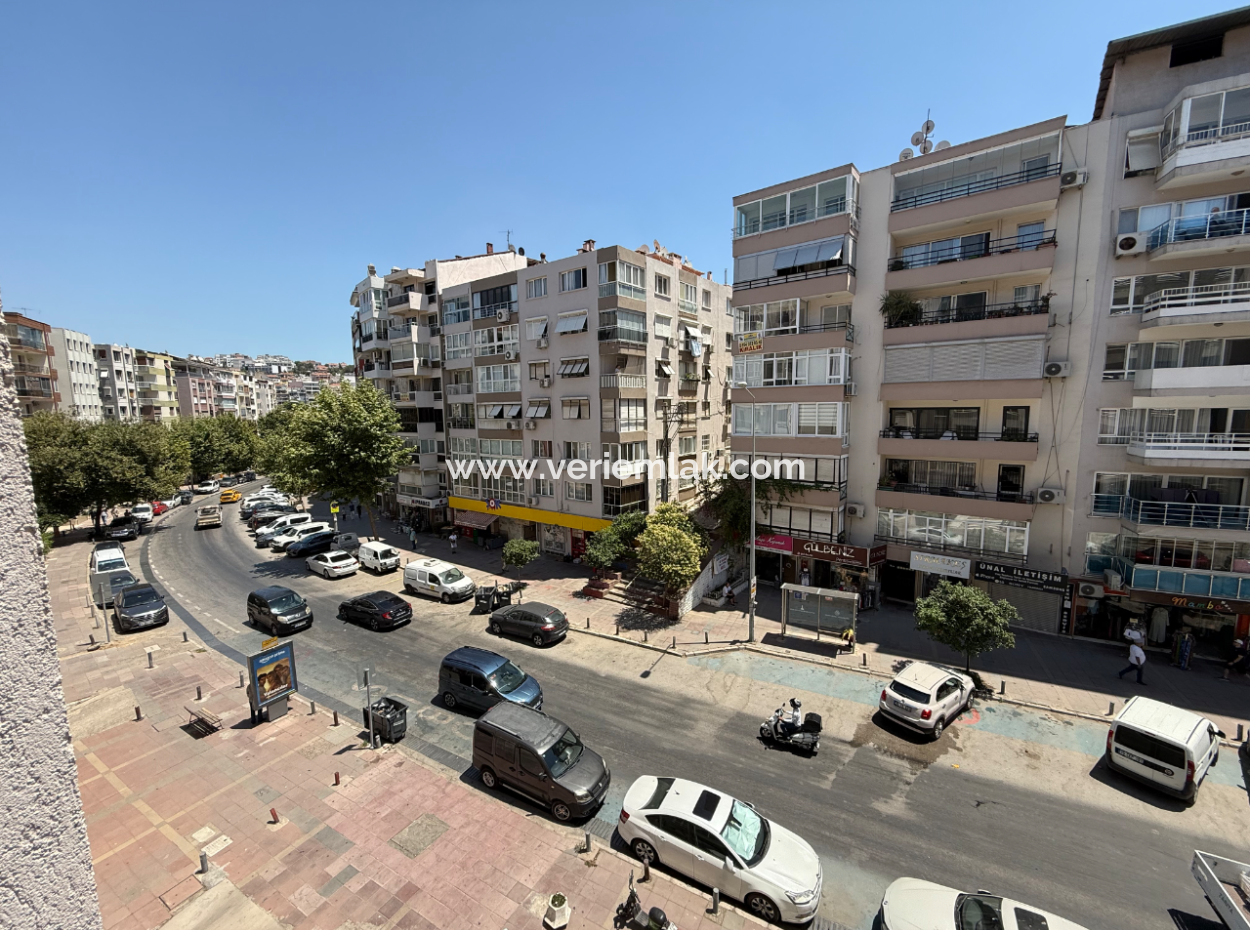 Küçükyalı Karantina Meydanında 3+1+Kiler 150 M2 Arakat Yalı Dairesi