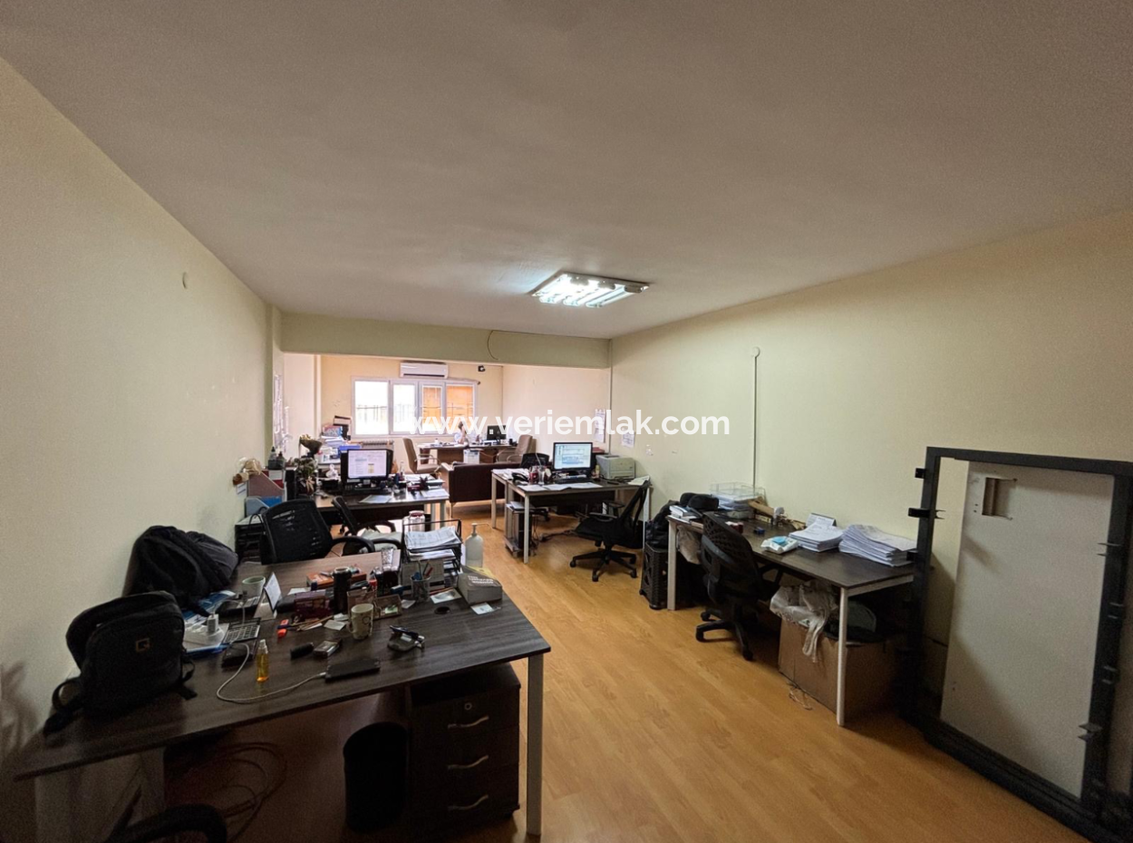 Alsancak  Kıbrıs Şehitlerinde 2+1 7/24 Açık Kiralık  İşyeri /Büro
