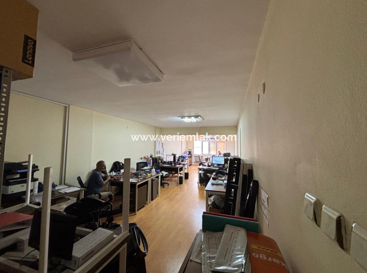Alsancak  Kıbrıs Şehitlerinde 2+1 7/24 Açık Kiralık  İşyeri /Büro