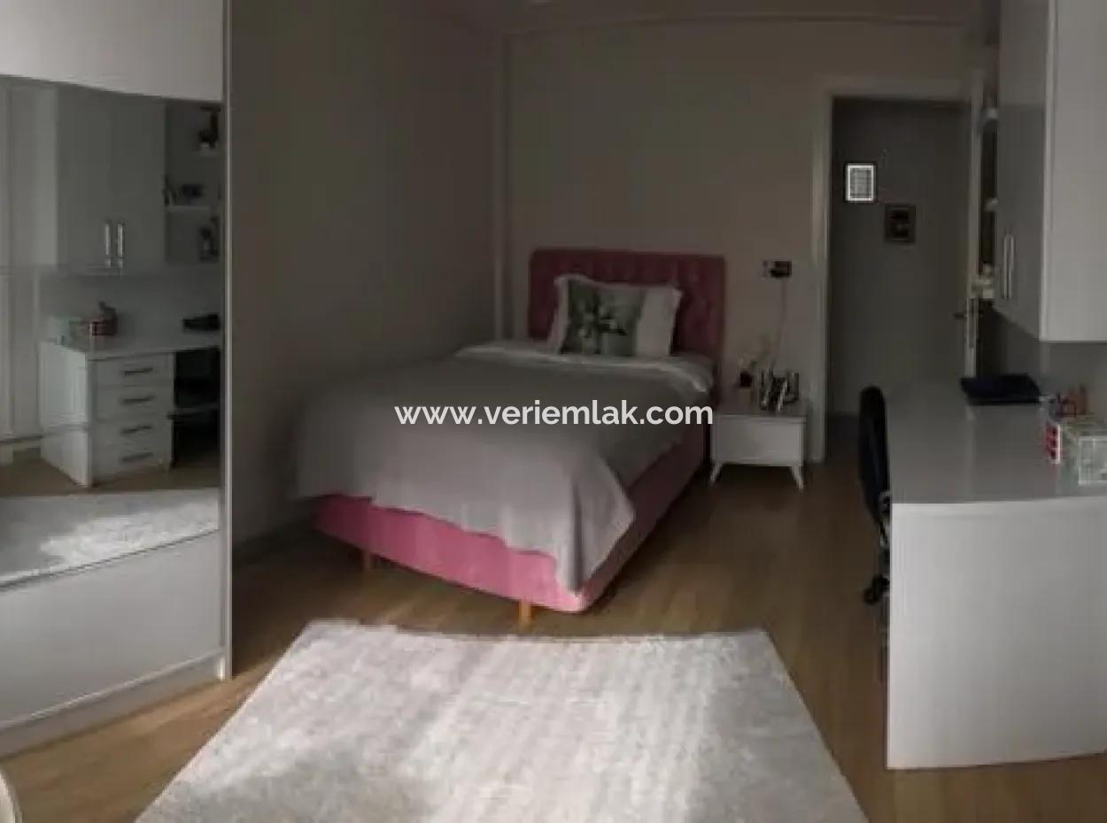 Veri'den İzmir Caddesi Üzerinde 3+1 Ayrı Mutfak, Satılık Daire