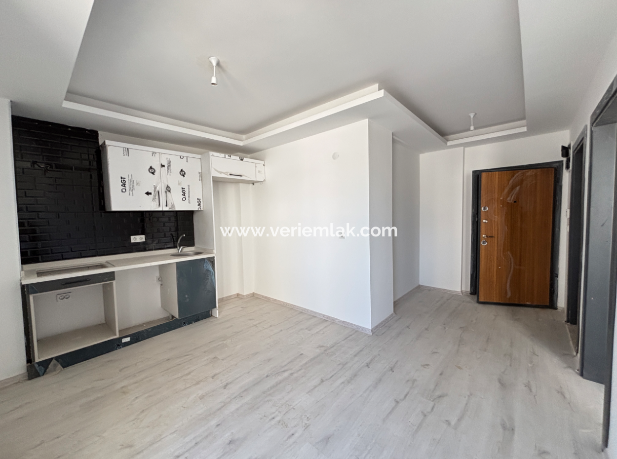 Seferihisar Çolakibrahim Bey Mahallesinde Site İçerisinde Satılık 1+1 Daire