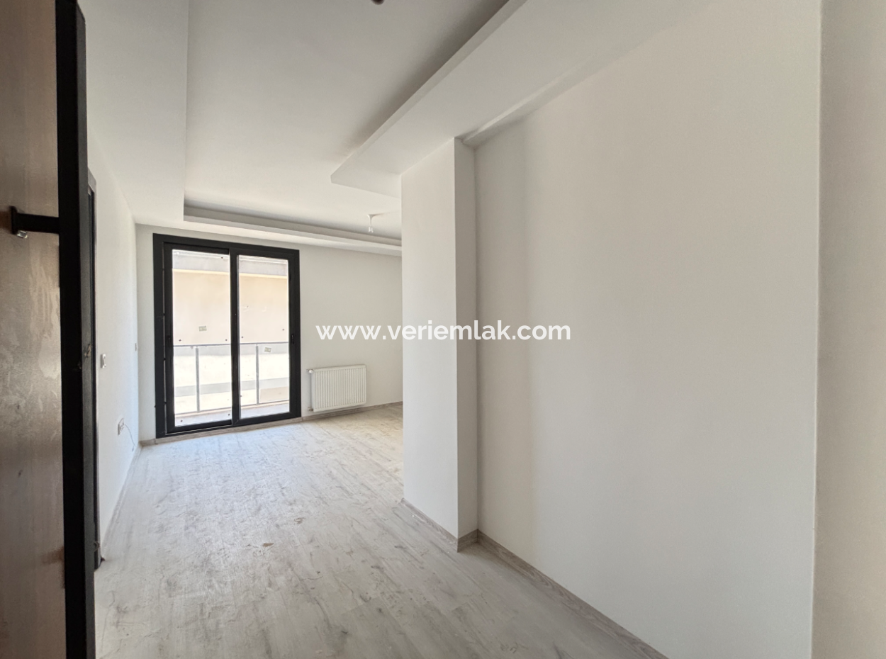 Seferihisar Çolakibrahim Bey Mahallesinde Site İçerisinde Satılık 1+1 Daire