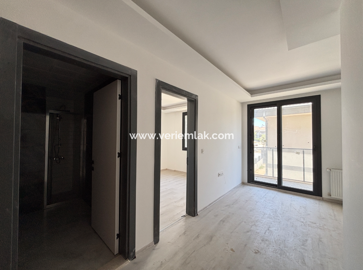 Seferihisar Çolakibrahim Bey Mahallesinde Site İçerisinde Satılık 1+1 Daire