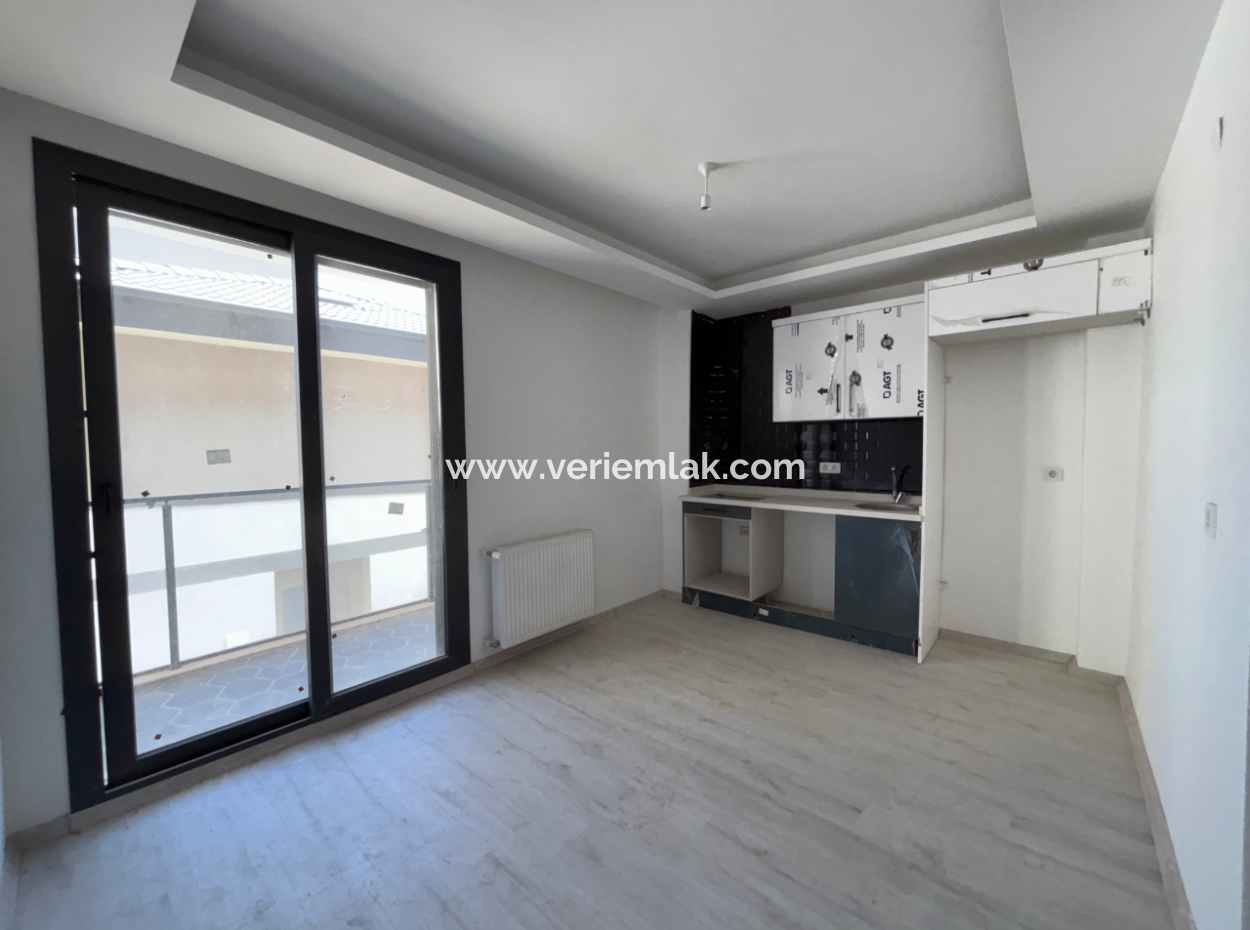 Seferihisar Çolakibrahim Bey Mahallesinde Site İçerisinde Satılık 1+1 Daire