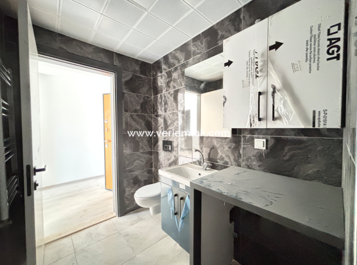 Seferihisar Çolakibrahim Bey Mahallesinde Site İçerisinde Satılık 1+1 Daire