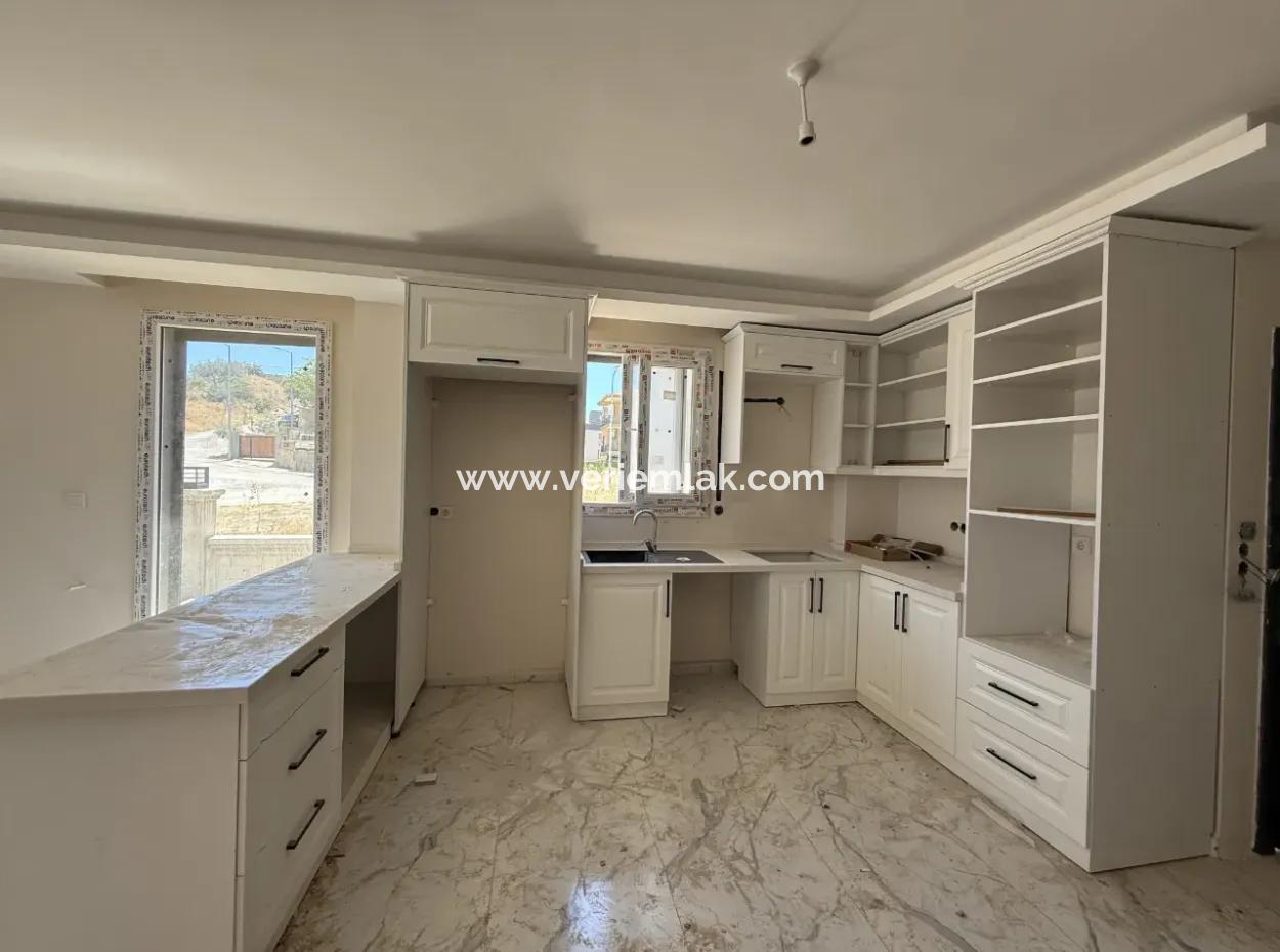 Seferihisar Camikebir’de Doğanın Kalbinde, Konforlu Ve Yatırımlık Villa