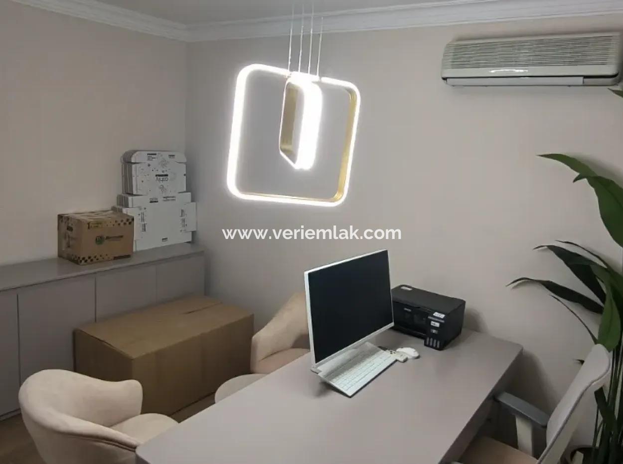 Alsancak Sevinç Pastanesi Yanı – Cam Vitrinli Kiralık Ofis
