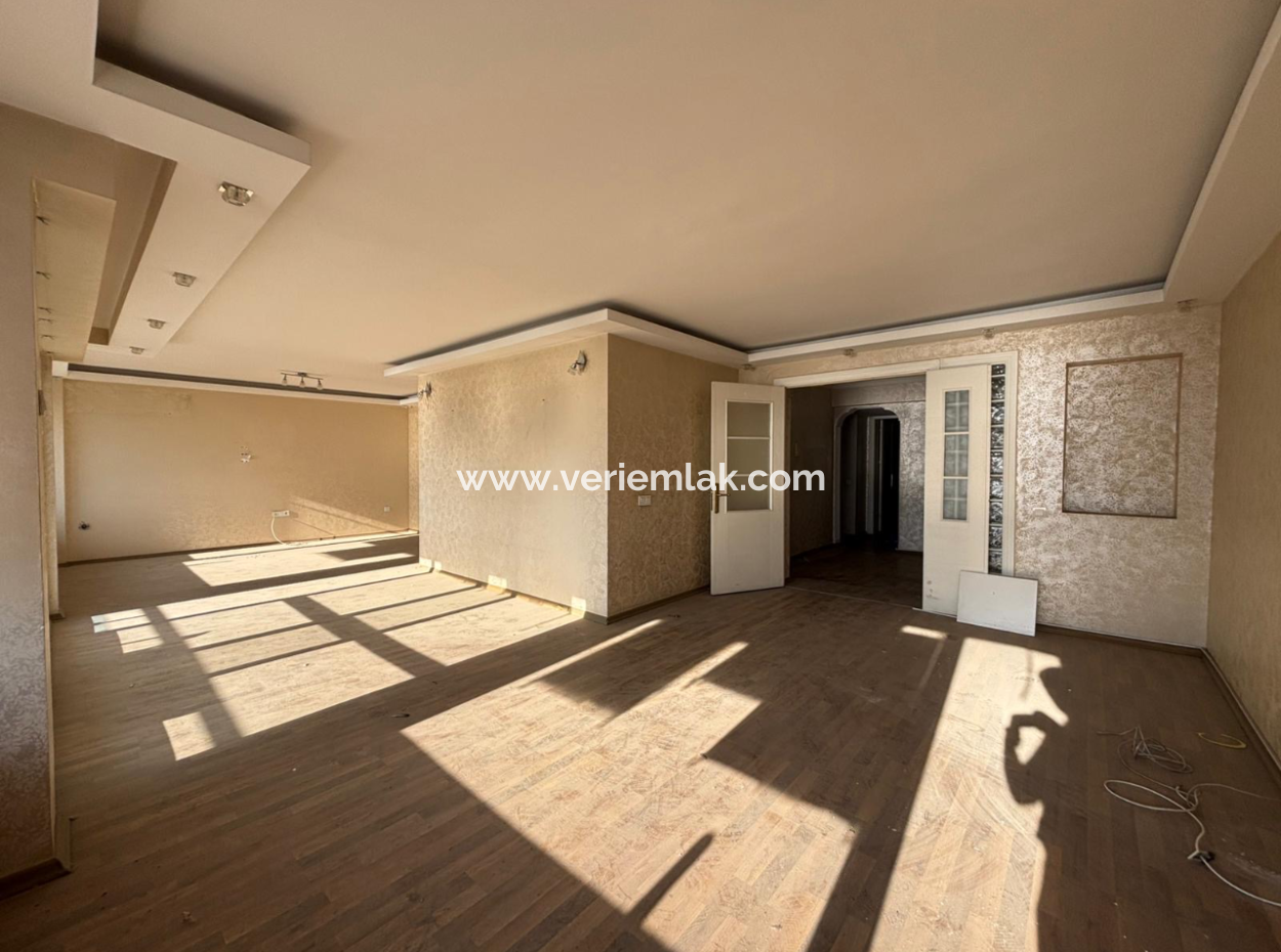 Alsancak  Kordonda 5.Kat 2+1 160M2 Çift Tapulu Satılık Daire