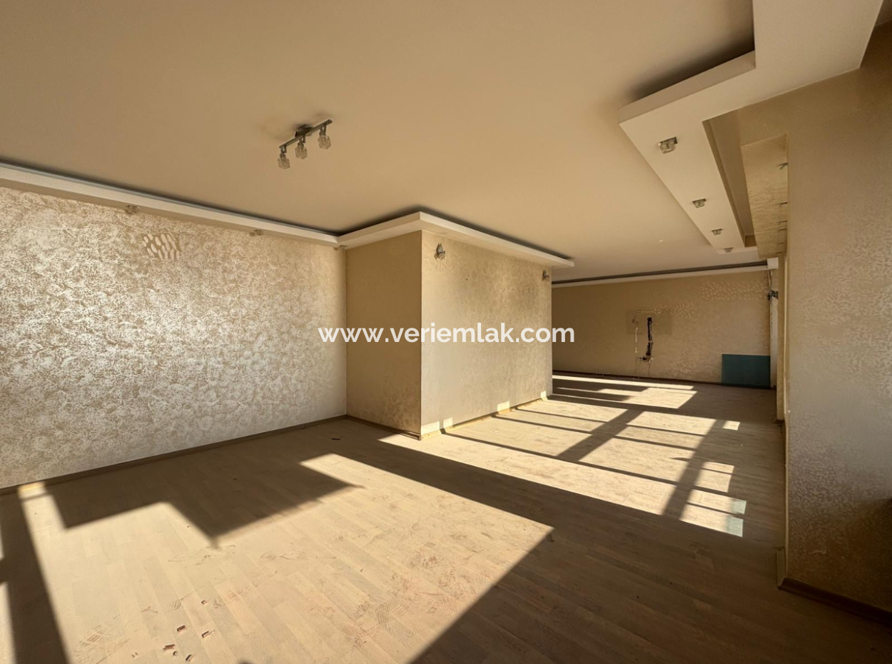 Alsancak  Kordonda 5.Kat 2+1 160M2 Çift Tapulu Satılık Daire