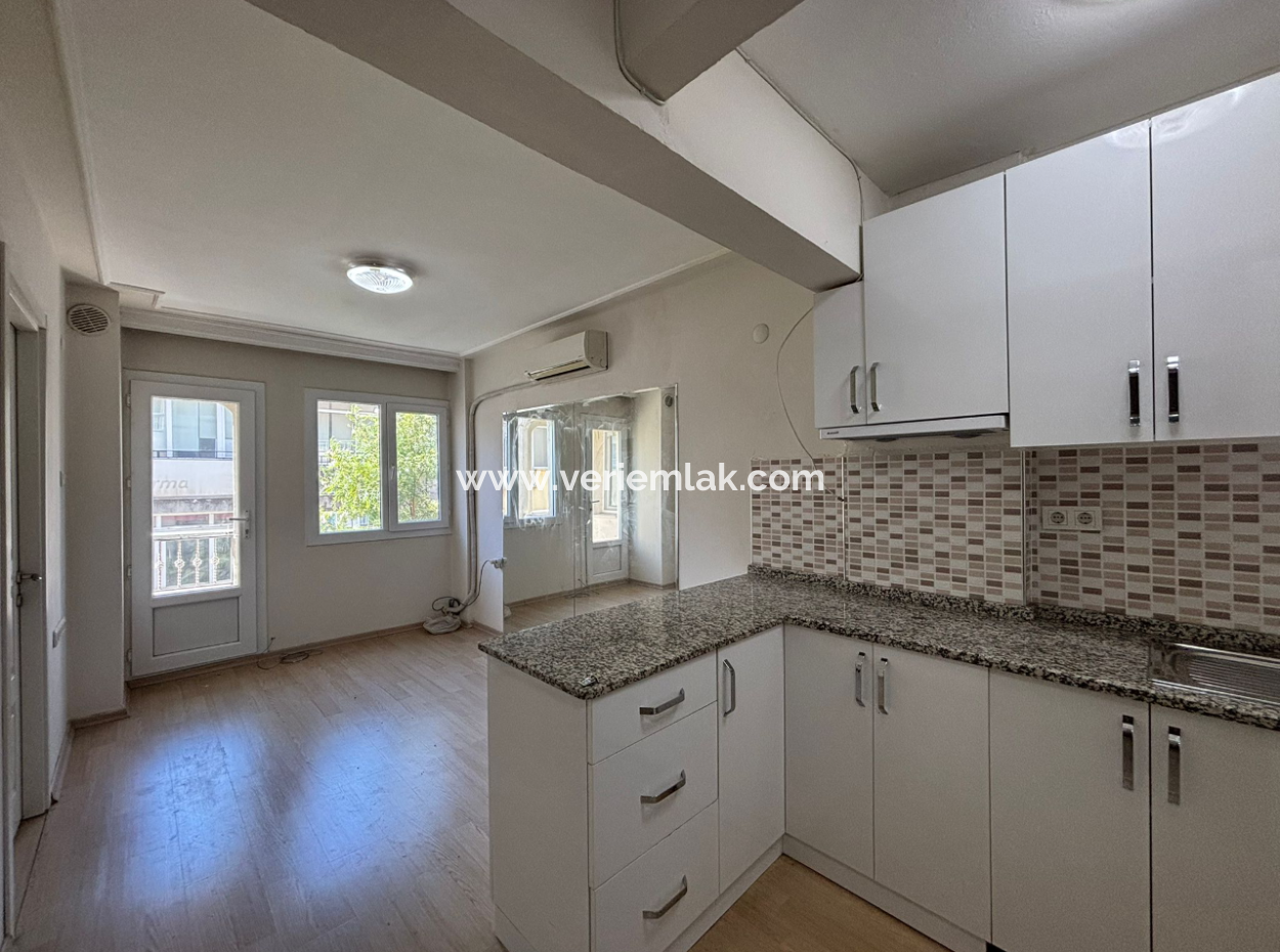 Alsancak Cami Yakını Asansörlü 1+1 Masrafsız Kiralık Daire!