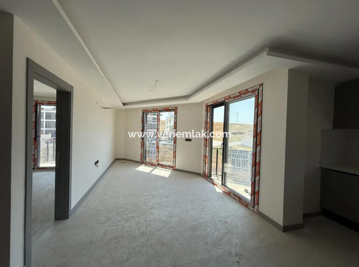 Seferihisar Çolakibrahimbey Mahallesi’nde Lüks Ve Modern 1+1 Daire