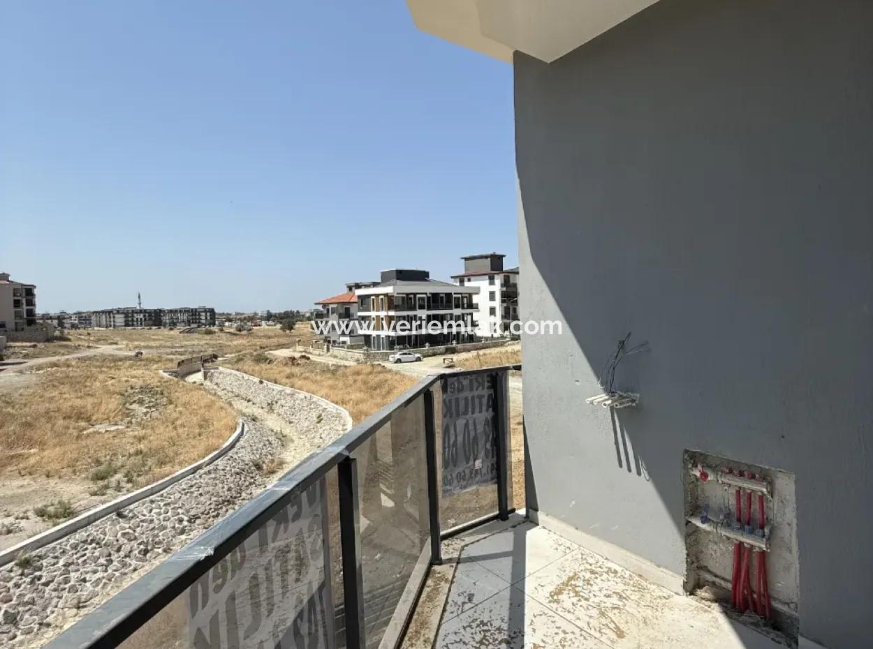 Seferihisar Çolakibrahimbey Mahallesi’nde Lüks Ve Modern 1+1 Daire