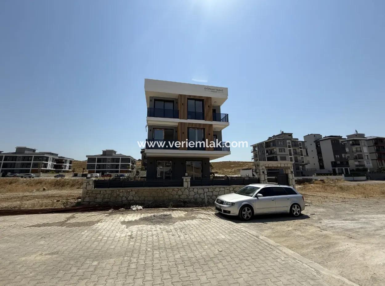 Seferihisar Çolakibrahimbey Mahallesi’nde Lüks Ve Modern 1+1 Daire