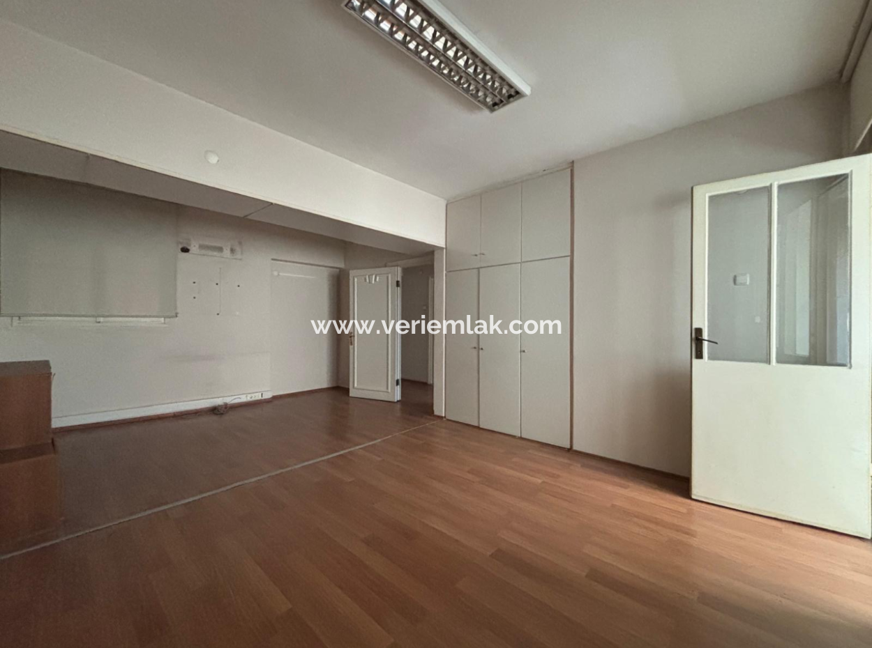 Alsancak Swiss Otel Yakını 3+1 170M2 3.Kat Kiralık İşyeri /Ofis