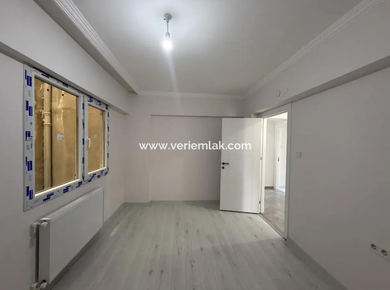 Seferihisar Camikebir Mahallesi’nde Merkezi Konumda, Komple Tadilatlı, Geniş Ve Konforlu 3+1 Daire