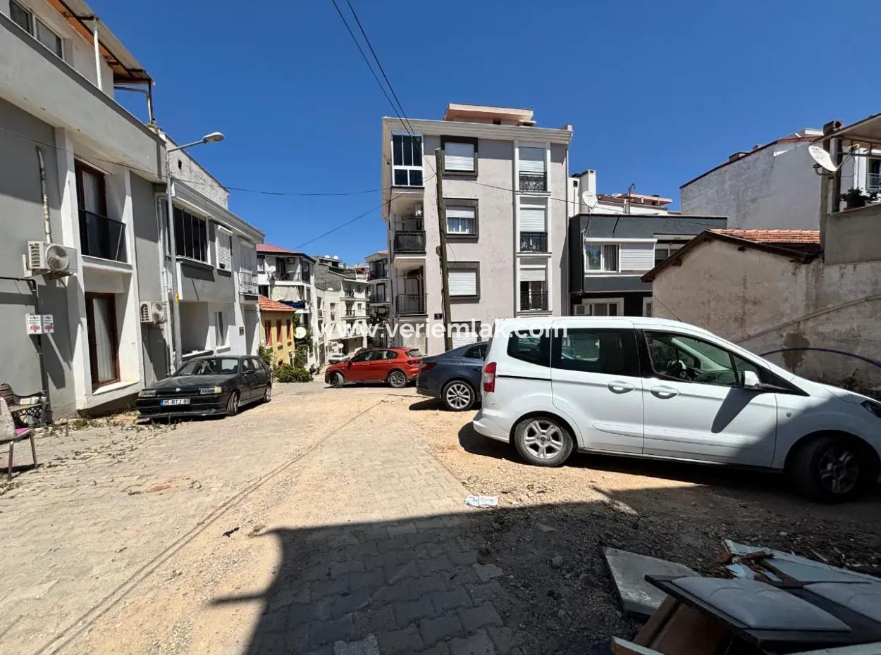 Seferihisar Hıdırlık Mahallesi’nde Köşe Parsel, 2 Kat İmarlı Satılık Arsa