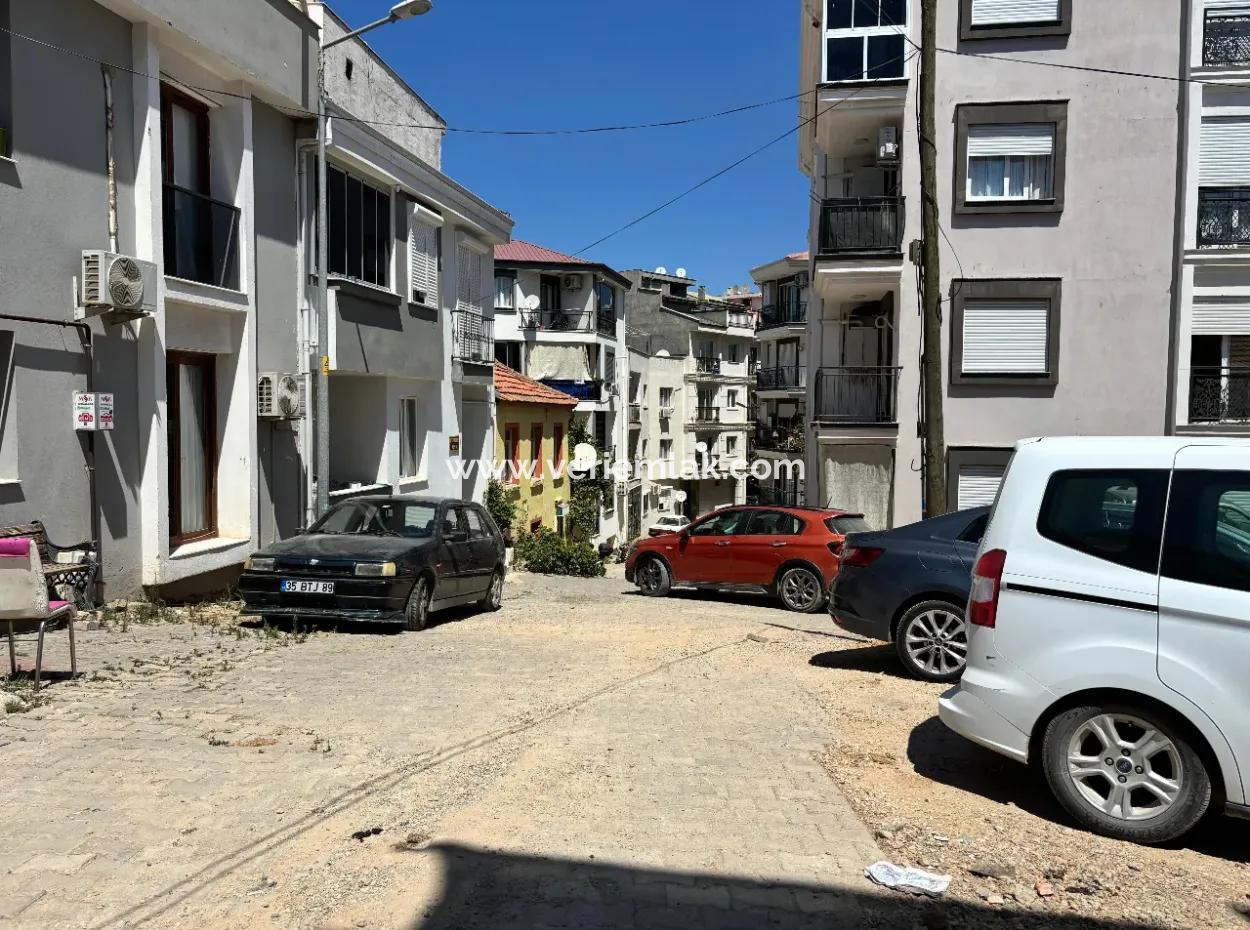 Seferihisar Hıdırlık Mahallesi’nde Köşe Parsel, 2 Kat İmarlı Satılık Arsa