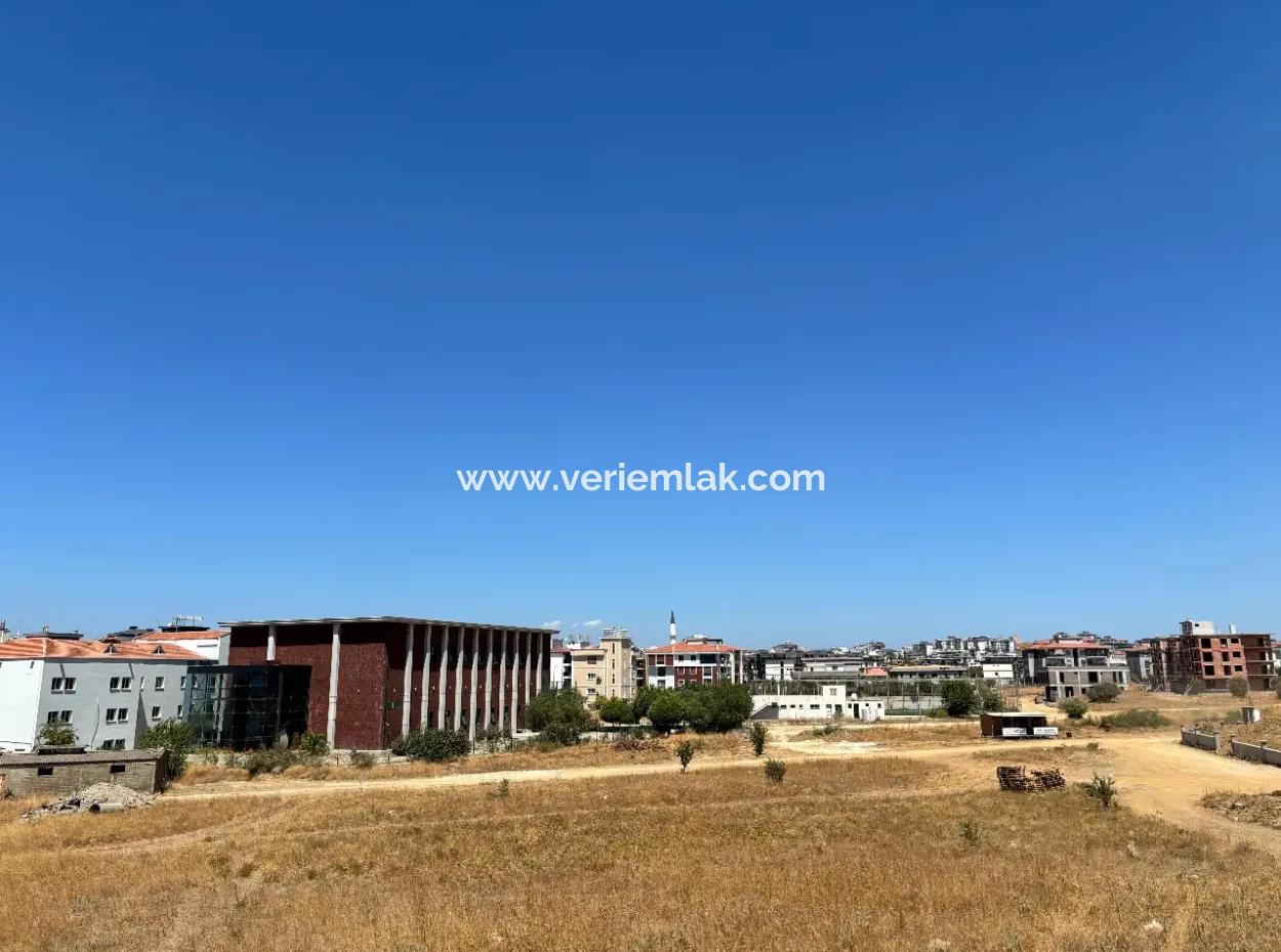 Seferihisar Çolakibrahimbey Mahallesi’nde Yatay Mimariye Uygun, Villa Yapımına Elverişli Satılık Arsa